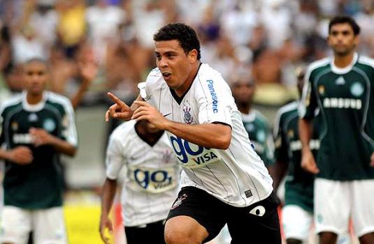 ronaldo_comemorando_seu_primeiro_gol_pelo_tf