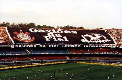 torcida.jpg (17096 bytes)